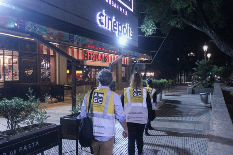 Bares y restaurantes acatan medidas en Buenos Aires