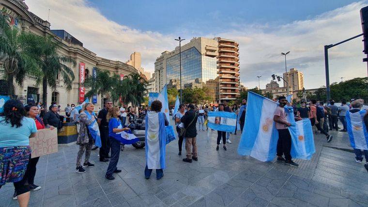 FOTO: Marcha por presencialidad en aulas en Buenos Aires.