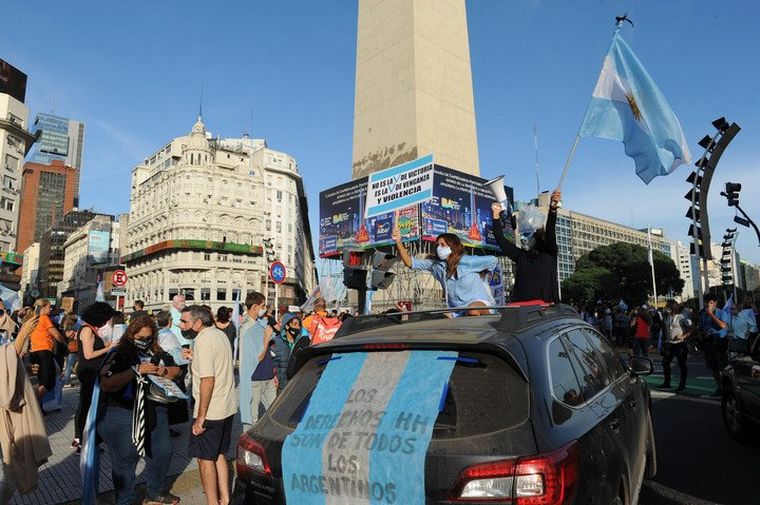 FOTO: Marcha #17A: protestaron contra las restricciones y hubo incidentes en el Obelisco