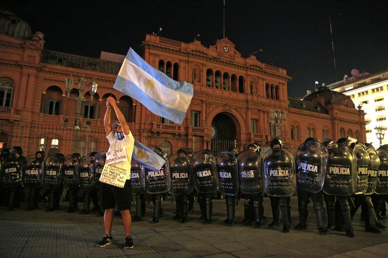 Marcha #17A: protestaron contra las restricciones y hubo incidentes en el Obelisco