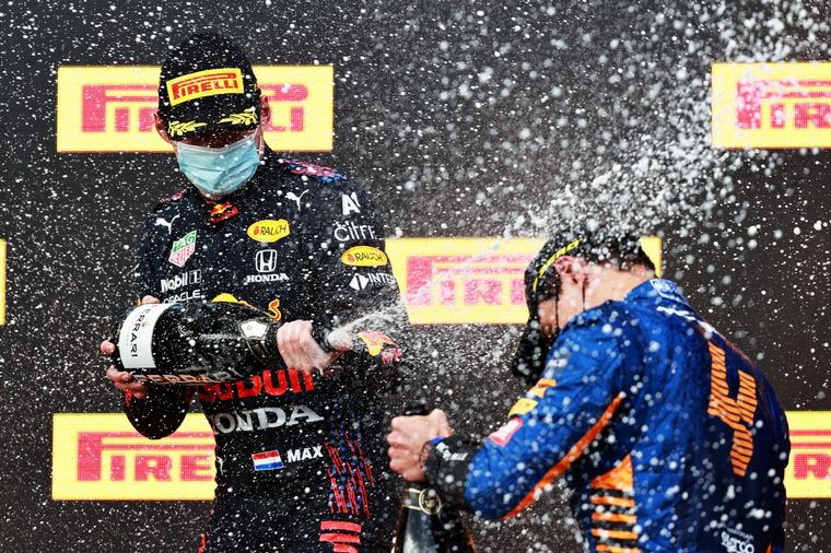 Verstappen, Norris, podio en Imola (Red Bull Pool Content/Getty Images)