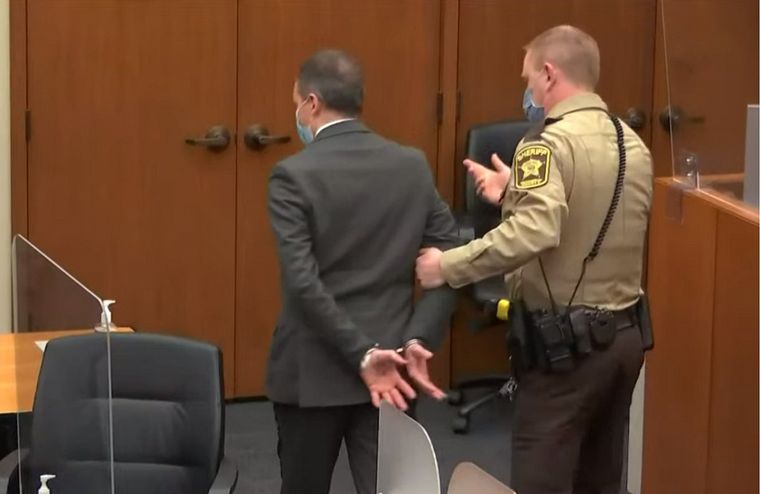 Derek Chavin fue hallado culpable en los tres cargos en que se lo acusaba.