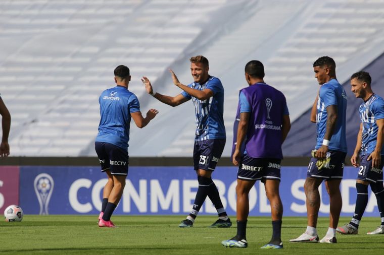 Talleres recibe a Emelec de Ecuador.