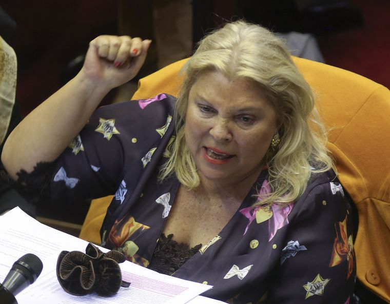 Carrió no se pondrá la Sputnik para "defender la democracia"