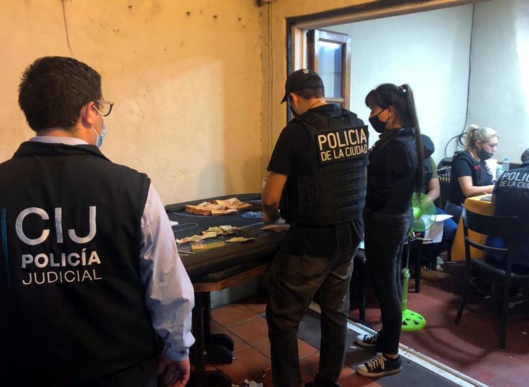 Detienen a 23 chinos en un casino clandestino de Belgrano