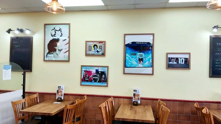 “La mano de D10S”, un restaurante argentino en Inglaterra