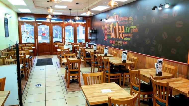 “La mano de D10S”, un restaurante argentino en Inglaterra