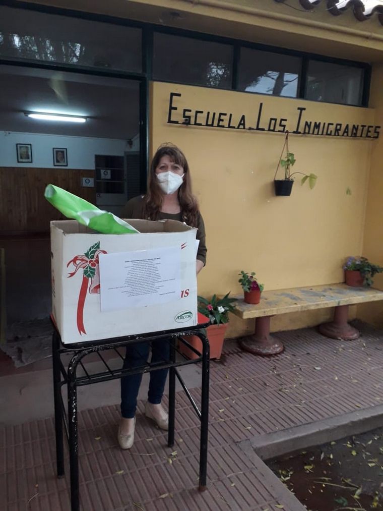 Un grupo de voluntarios de casi 70 personas realizan donaciones en el norte cordobés