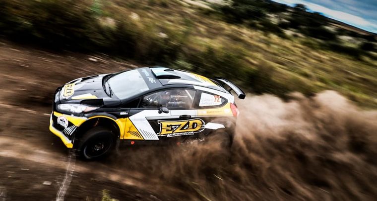 Alonso tomando contacto por primera vez con el Ford Fiesta R5.