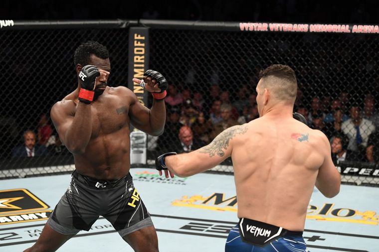 Weidman fue retirado con una durísima lesión que los espectadores vieron en vivo.