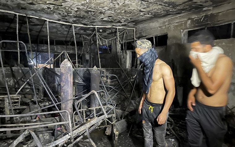 Más de 80 muertos en un incendio en un hospital de Bagdad