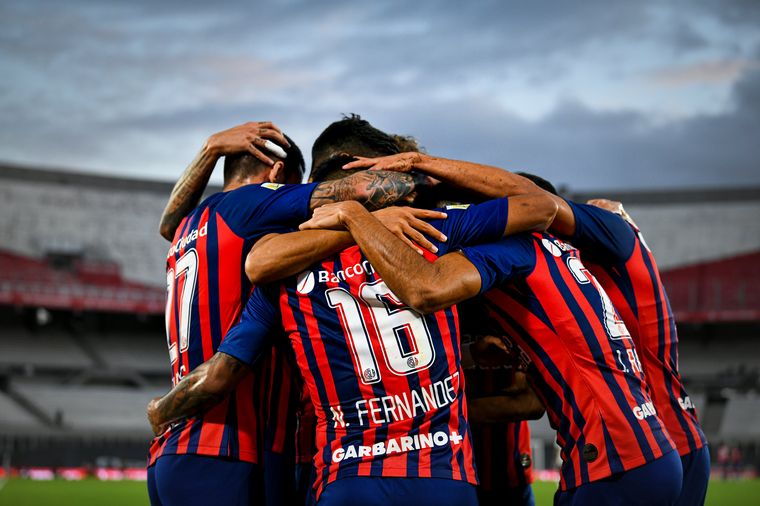 San Lorenzo derrotó a River 2-1 en el Monumental