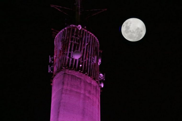 Las mejores imágenes de la Superluna Rosa en abril
