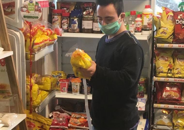 Nahuel tiene síndrome de down y trabaja en un kiosco