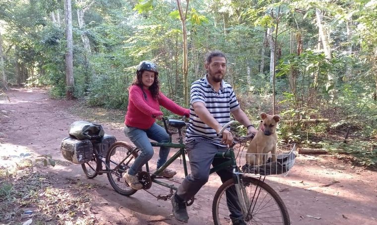Viajaron en una bicicleta doble hasta las Cataratas del Iguazú.
