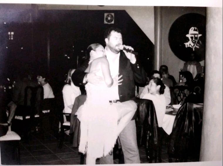 Multifacético: foto del 2020 cantando en Costa Rica.