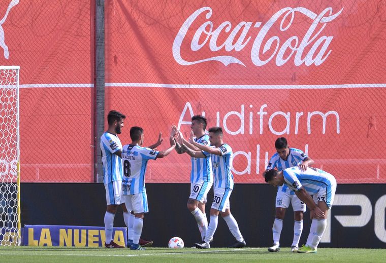 FOTO: Independiente choca contra Atlético Tucumán en Avellaneda.