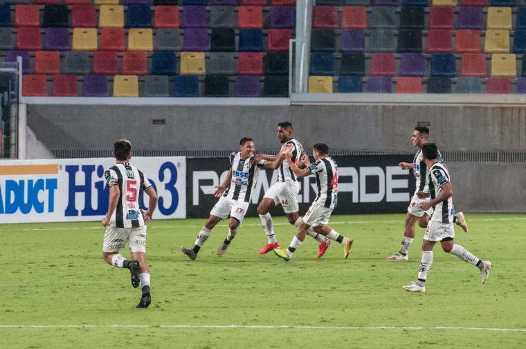 Central Córdoba logró un histórico triunfo ante Racing. 