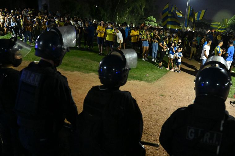 FOTO: Los fanáticos se concentraron en el Parque Alem.