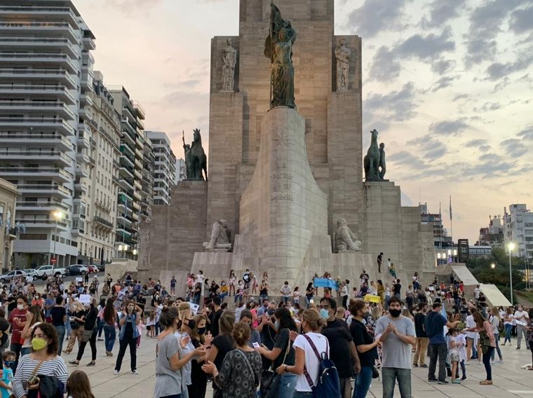 Padres autoconvocados reclaman abrir las aulas en Rosario.