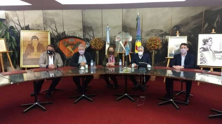 Tras la polémica, Basualdo se mostró en un acto público