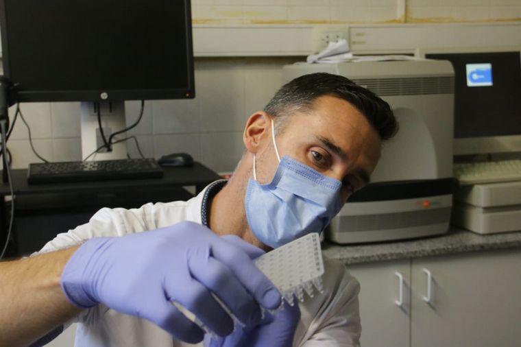 FOTO: Héroes de la pandemia: Gonzalo Castro, del Laboratorio Central Córdoba