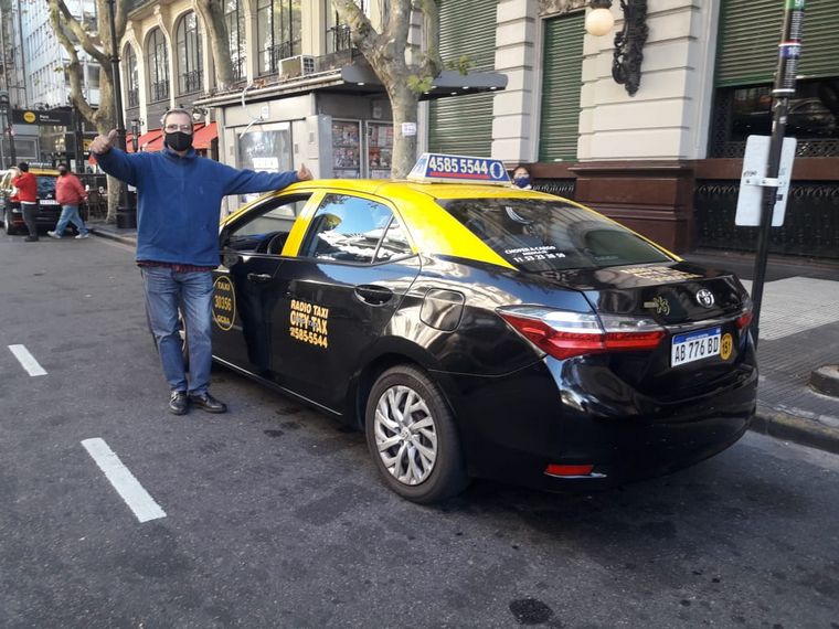 FOTO: Taxistas celebran su día en la Avenida de Mayo