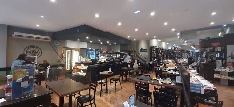 Cómo es desayunar en una librería en Rosario