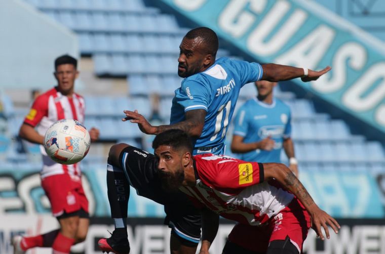 Uno por uno, puntajes del encuentro en el Gigante de Alberdi.