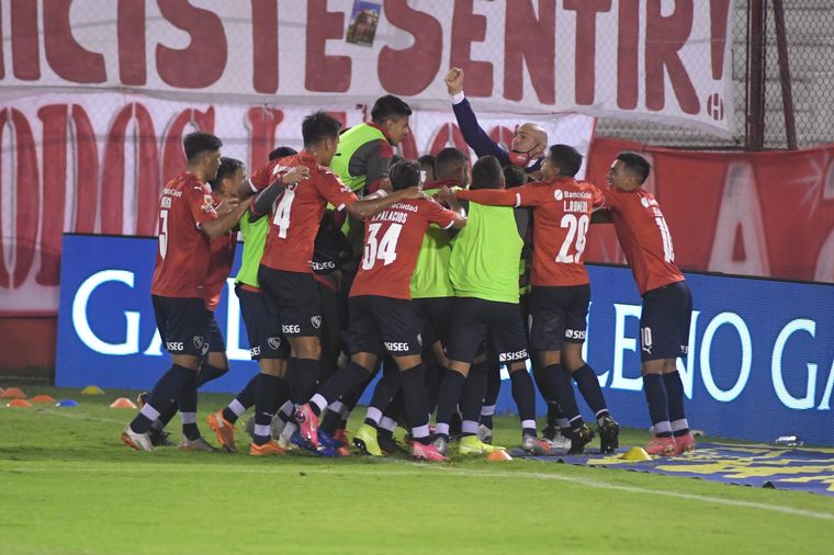 Independiente le ganó a Huracán 3 a 1 y se clasificó a los cuartos de final