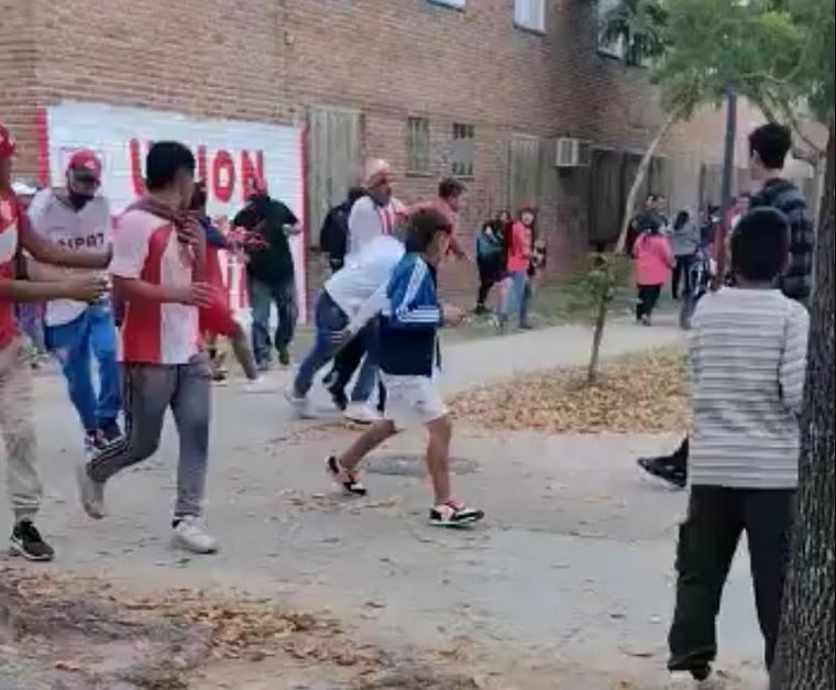 El herido, de 23 años, fue lastimado en una pierna (Imagen de video).