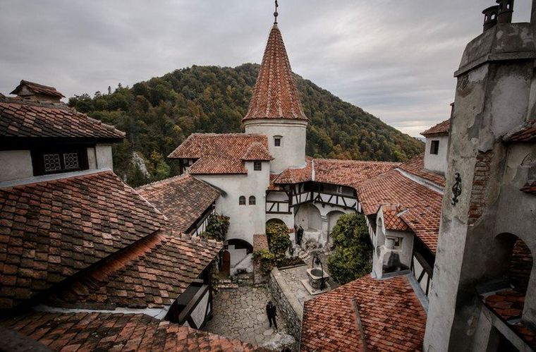 FOTO: El Castillo de Drácula en Rumania será un vacunatorio anti Covid-19