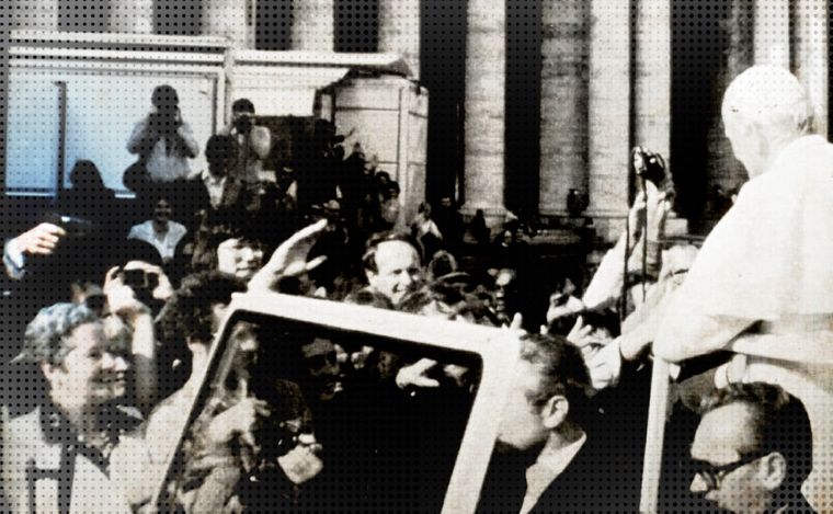 El instante en el que Juan Pablo II es baleado.