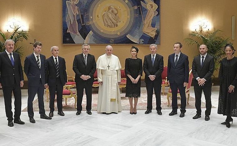 La comitiva presidencial se reunió con el Papa Francisco.