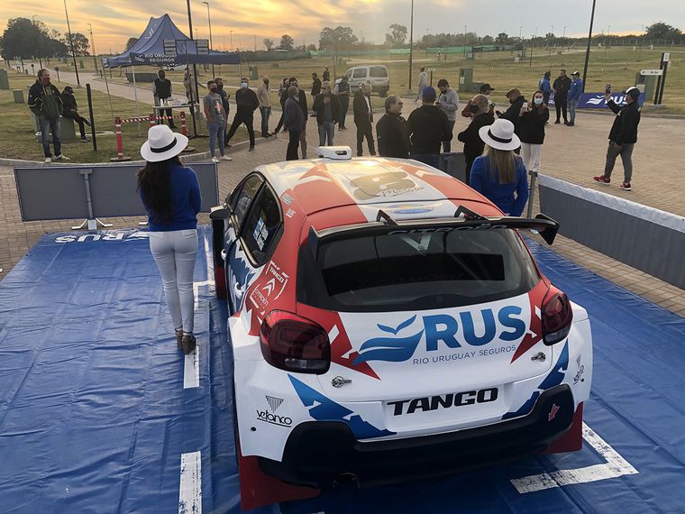 El Citroën R5 del Tango Rally Team hoy en provincia de Entre Rios.