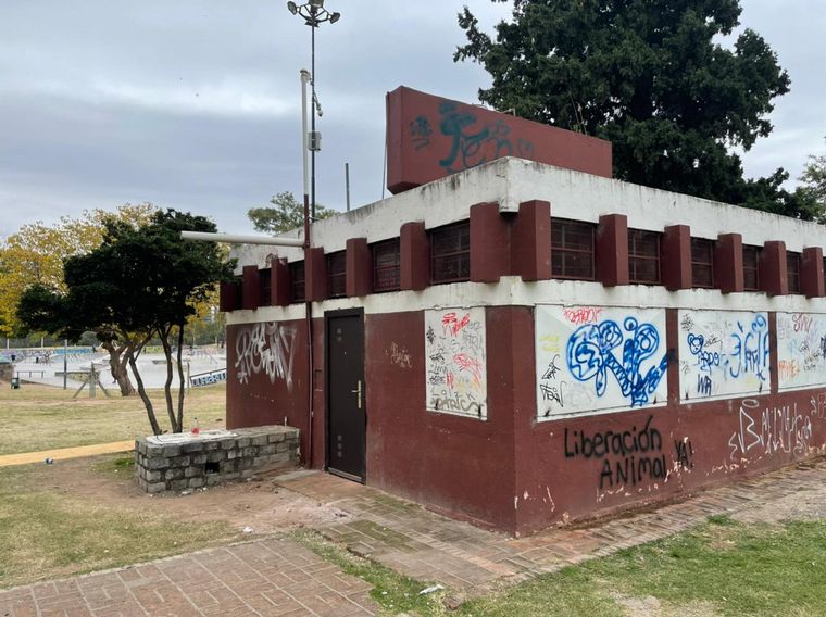 Vandalizaron los baños públicos del Parque Sarmiento
