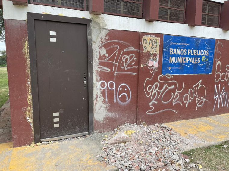 Vandalizaron los baños públicos del Parque Sarmiento