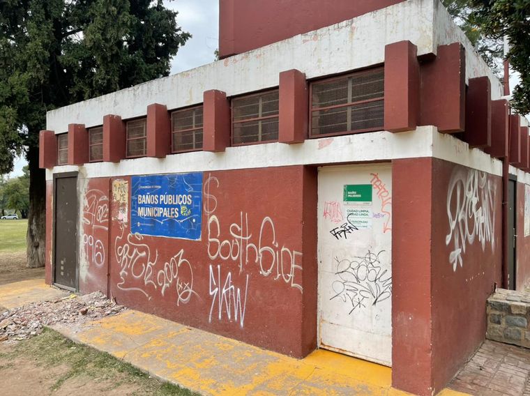 Vandalizaron los baños públicos del Parque Sarmiento