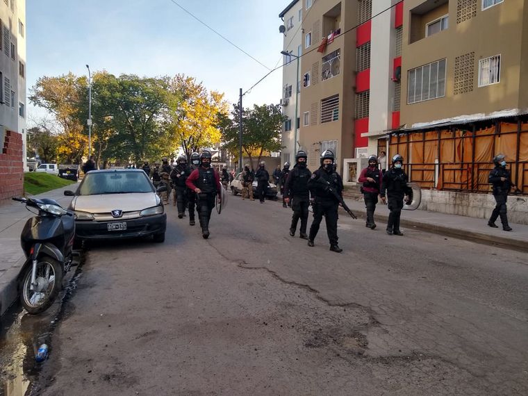 Denuncian que bandas narco buscan apropiarse de Villa Lugano