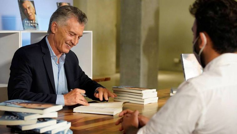 Macri llega a Córdoba para presentar su libro.