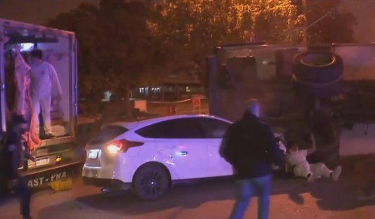 Lo atropellaron mientras transmitían en vivo.