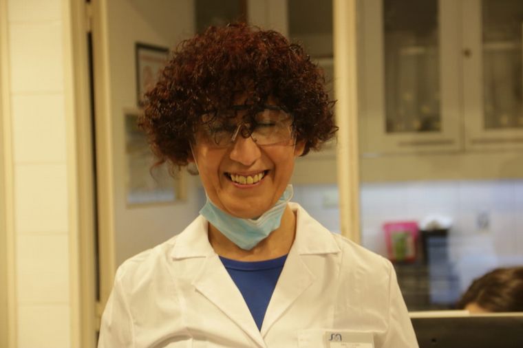 “Rulo”, la enfermera artista que busca destapar sonrisas 