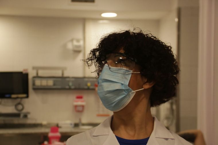 “Rulo”, la enfermera artista que busca destapar sonrisas 