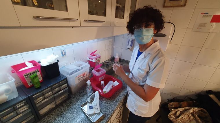 “Rulo”, la enfermera artista que busca destapar sonrisas 