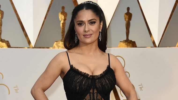 Salma Hayek habló de su duro paso por el Covid y de la discriminación en sus inicios.