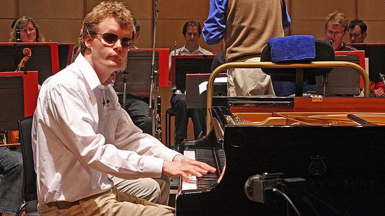 Derek Paravicini, el prodigio cuya historia llegará al cine