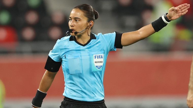 Árbitra brasileña Edina Alves