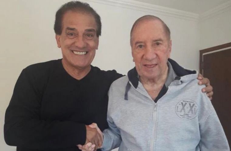 Carlos Bilardo volvió a aparecer en una foto luego de un año
