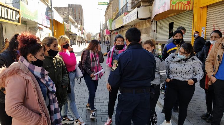AUDIO: Comerciantes abrieron a pesar de restricciones en Córdoba