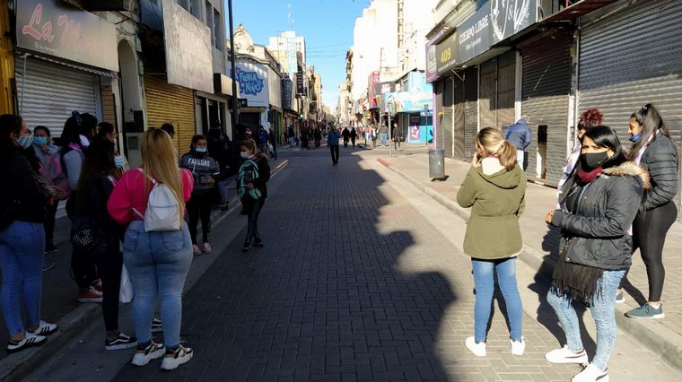 FOTO: Comerciantes abrieron a pesar de restricciones en Córdoba